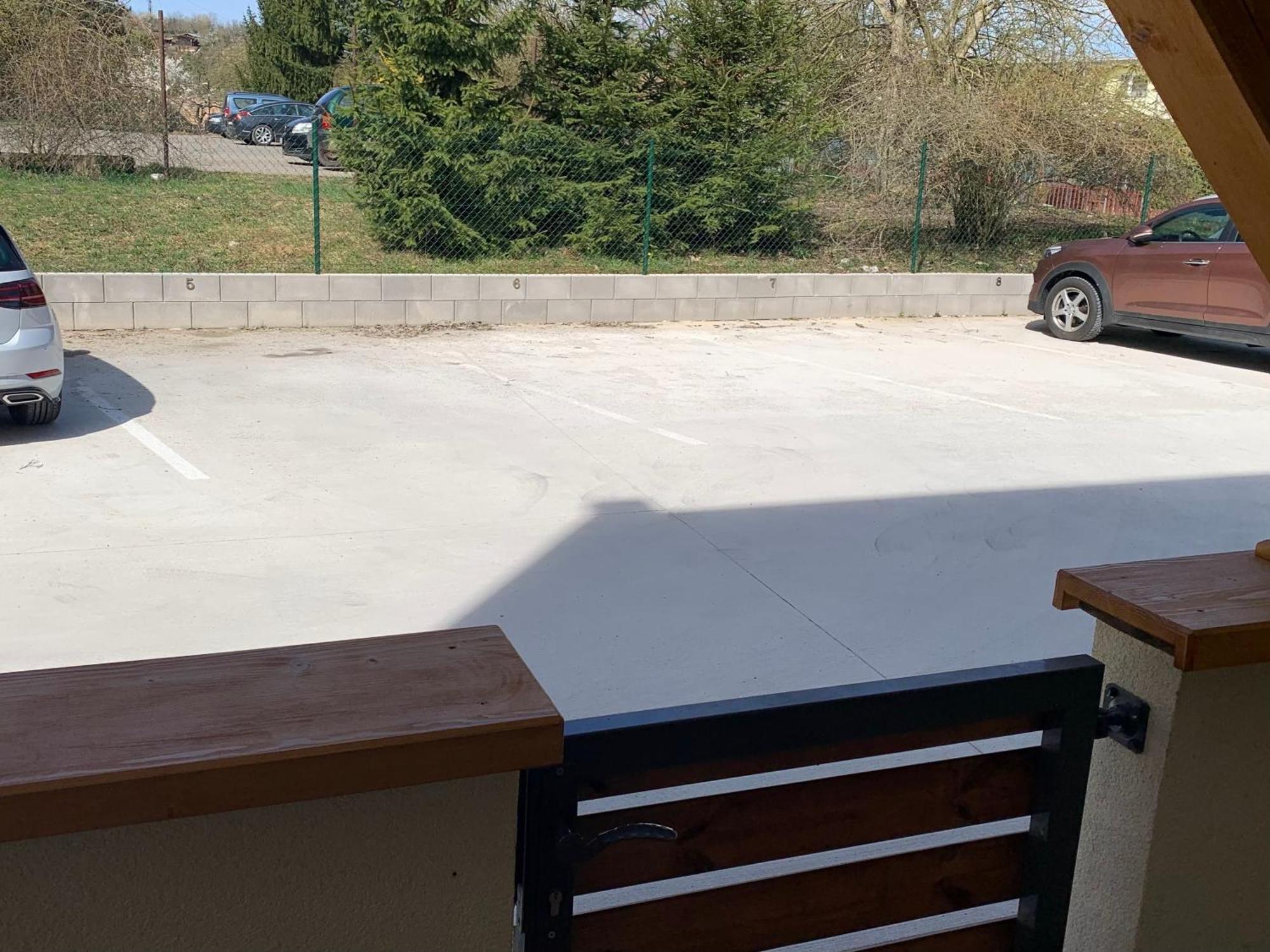 Apartman S Terasou Zvolen Buitenkant foto